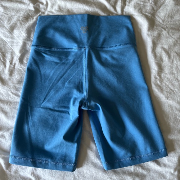 NWOT Aritzia Atmosphere Hi-Rise 9" Inseam Biker Shorts Bright Blue Medium - Picture 6 of 10